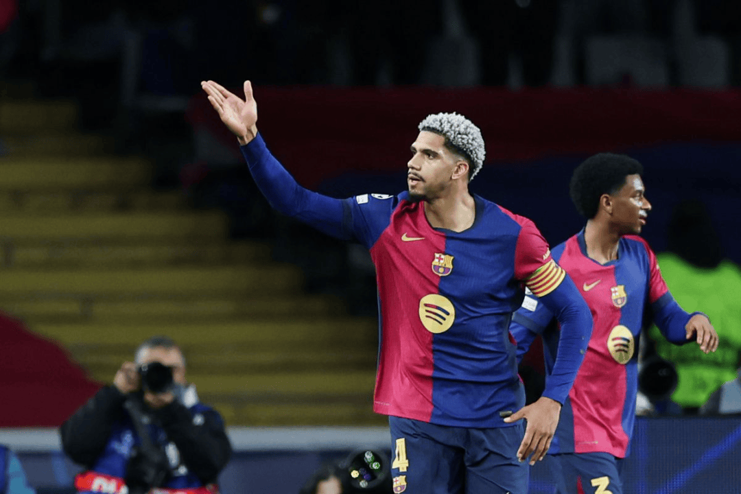 6000万神操作！巴萨豪赌范迪克，曼联接盘玻璃人，这笔账谁算得精？